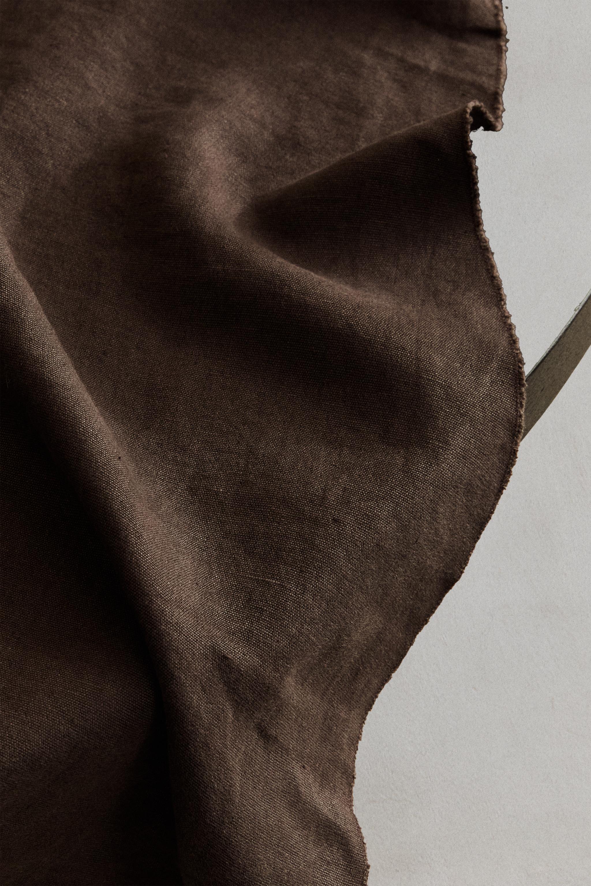 TABLECLOTH 01